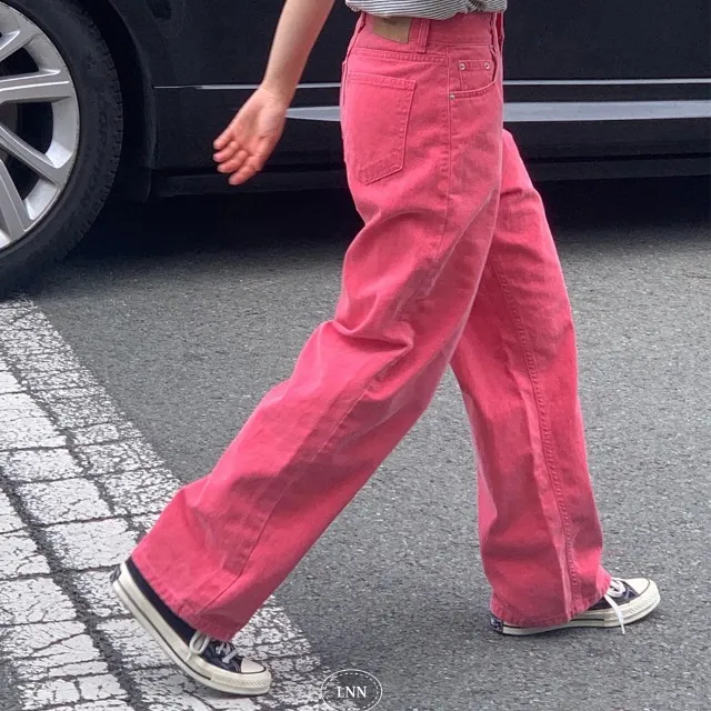 nugu_official's tweet photo. 人と被らないファッションを追求するあなたには[LINENNE]をぜひチェックしてほしい！
ちょっぴりキッチュで古着っぽさもあるような個性派可愛いアイテムが集まるブランド。オリジナルも豊富。#韓国ブランド #LINENNE https://t.co/fkdrEaNZzL