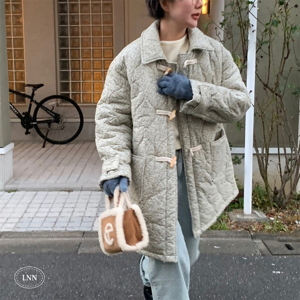 nugu_official's tweet photo. 人と被らないファッションを追求するあなたには[LINENNE]をぜひチェックしてほしい！
ちょっぴりキッチュで古着っぽさもあるような個性派可愛いアイテムが集まるブランド。オリジナルも豊富。#韓国ブランド #LINENNE https://t.co/fkdrEaNZzL