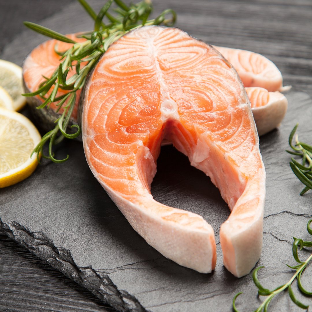 JURASSICMEATS's tweet image. As the sun rises early each morning 🌅 Our local fishermen leave the West Country ports in their small boats for the first catch of the day. These fishermen supply the freshest fish including salmon, cod, haddock, hake, scallops and tiger prawns 🦐 #freshfishdaily #sustainable