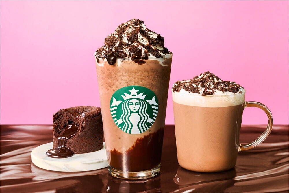 fashionpressnet's tweet photo. スターバックスのバレンタイン第1弾「フォンダン ショコラ フラペチーノ」ベイクドチョコソース入り - https://t.co/CmrlndpwcP https://t.co/D4lOLdYigF
