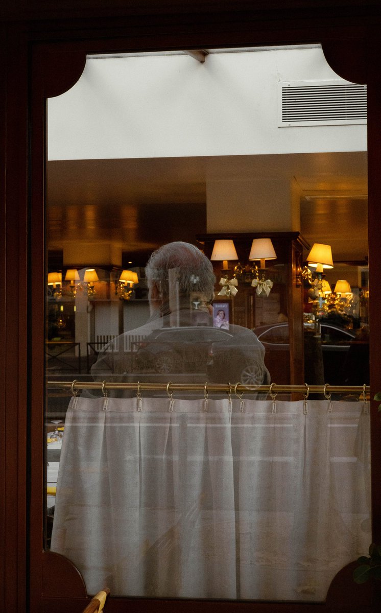 Marie_Merlet's tweet image. Throught the window
.
.
#streetphotography #photography #photooftheday #photo