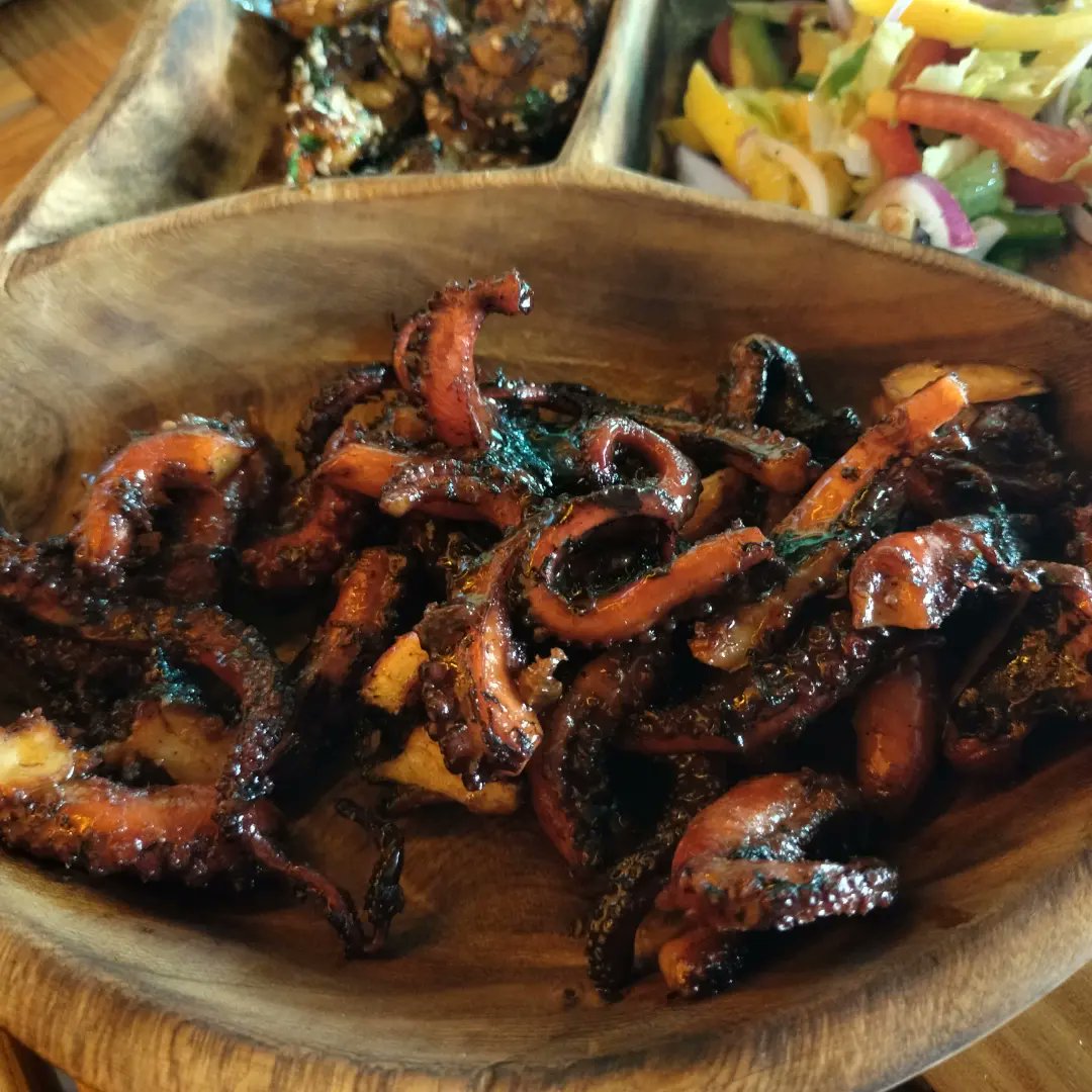 sea_villians's tweet photo. 🌊 SIGNATURE OCTOPUS 🌊
This is grilled octopus is looking just about right😋 has been a staple since day one , an exiting appetizer that will satisfy all your picky palate...
#SafaricomExposed
#Southampton #LesediDevelopers #MainaAndKingangi #nyanzaa https://t.co/QKOmG7jgtv