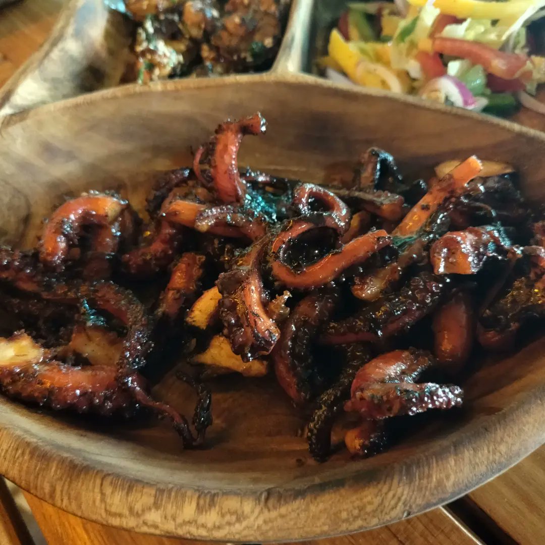 sea_villians's tweet photo. 🌊 SIGNATURE OCTOPUS 🌊
This is grilled octopus is looking just about right😋 has been a staple since day one , an exiting appetizer that will satisfy all your picky palate...
#SafaricomExposed
#Southampton #LesediDevelopers #MainaAndKingangi #nyanzaa https://t.co/QKOmG7jgtv