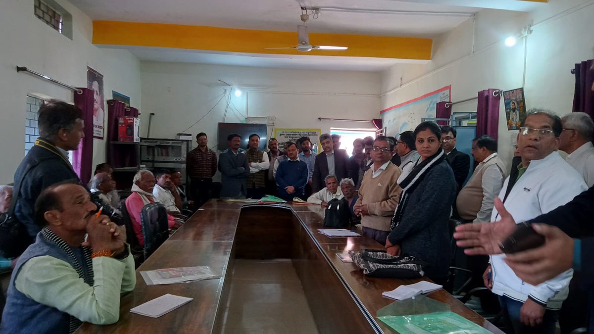 ddagrividisha's tweet photo. @vidishadm @ProVidisha @NITIAayog केन्द्रीय अतिरिक्त सचिव व नीति आयोग द्वारा आकांक्षी जिले विदिशा के प्रभारी आईएएस श्री व्हीएल कांताराव ने आज विदिशा के ग्राम करारिया में किसानों से संवाद कर कृषि विभाग तथा आईटीसी एमएसके द्वारा किए जा रहे कार्यों के बारे में जाना। https://t.co/eOuR5sjfyW