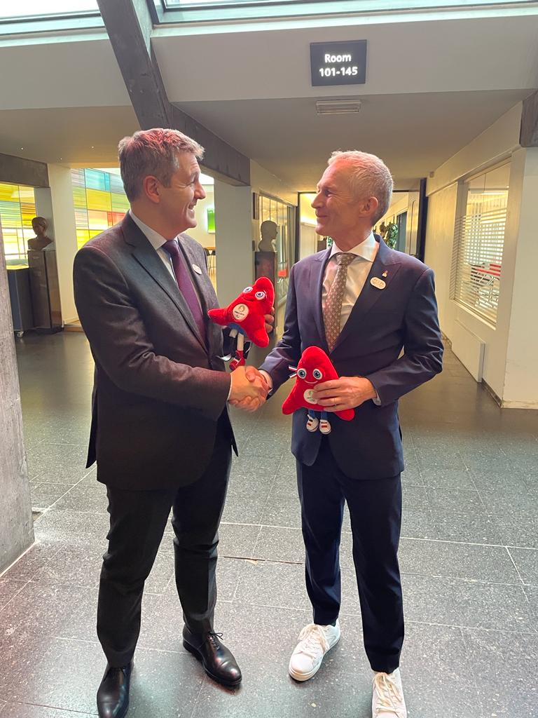 francedk's tweet photo. Very good meeting with President Hans Natorp from @DIFidraet to discuss the exciting upcoming 🇩🇰 participation in the Olympics and Paralympic Games in @Paris2024 and possible cooperations. And of course in presence of the wonderful mascots, the Phryges ! 🇨🇵 https://t.co/IiLyCvCi1h