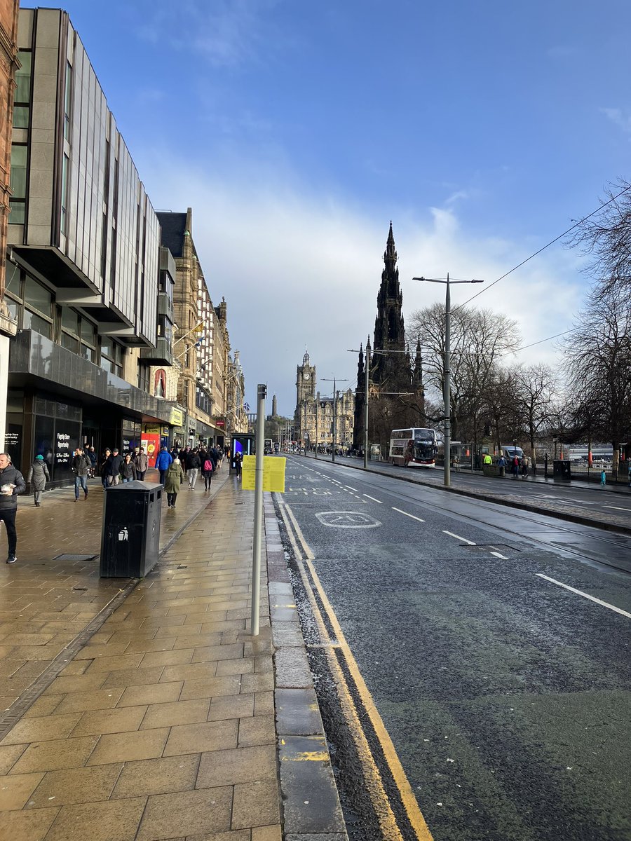 PDPhotoUK's tweet photo. Arrived in Edinburgh sunny and damp https://t.co/ZLERQw2yq6