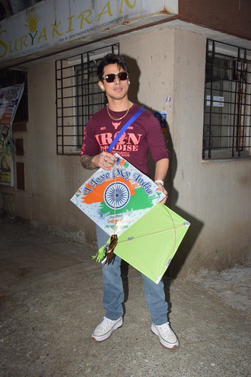 UrbanAsian's tweet photo. Pratik Sehajpal was spotted in the city just ahead of Makar Sankranti. While the actor is looking forward to the release of his next song ‘Jhooth’ he is overwhelmed with the response on his song ‘Dua Karo’ which crossed 100 million views. 

#pratiksehajpal 
@realsehajpal https://t.co/W5DeLgLCpw