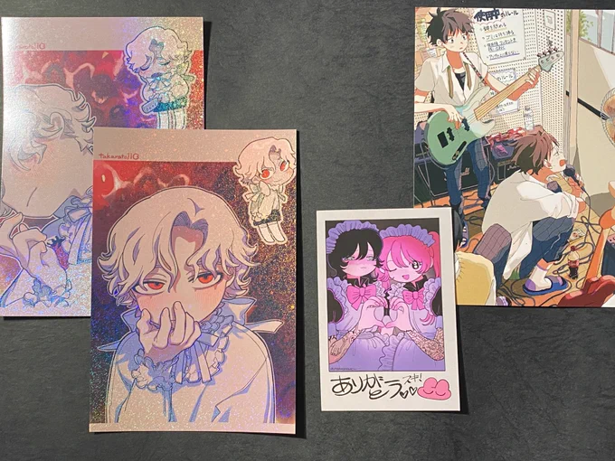 原宿DFGにて1/16まで開催中の美少年展にてお迎えした色々。ホンダソウイチさん燈彩さんのA5イラストカード、仄時チコさん、かねこ鮭さん、OTOCHIさん、宝とじさん、ikiruさんのポスカ、豚箱さんのチェキ風シール、そして細川成美さんのプロフカード。宝物が増えました#美少年展 #美少年展2023 