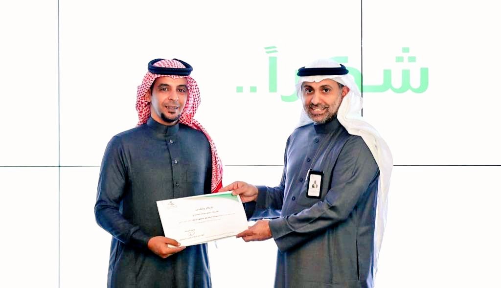 asaedi's tweet photo. بفضل من الله

تم تكريمي من معالي وزير الصحة م. فهد الجلاجل ممثلا لإدارة العقود والمشتريات بتجمع المدينة الصحي بعد المشاركة في #جائزة_الرواد والتأهل للمرحلة النهائية.. https://t.co/Claqr39xYI