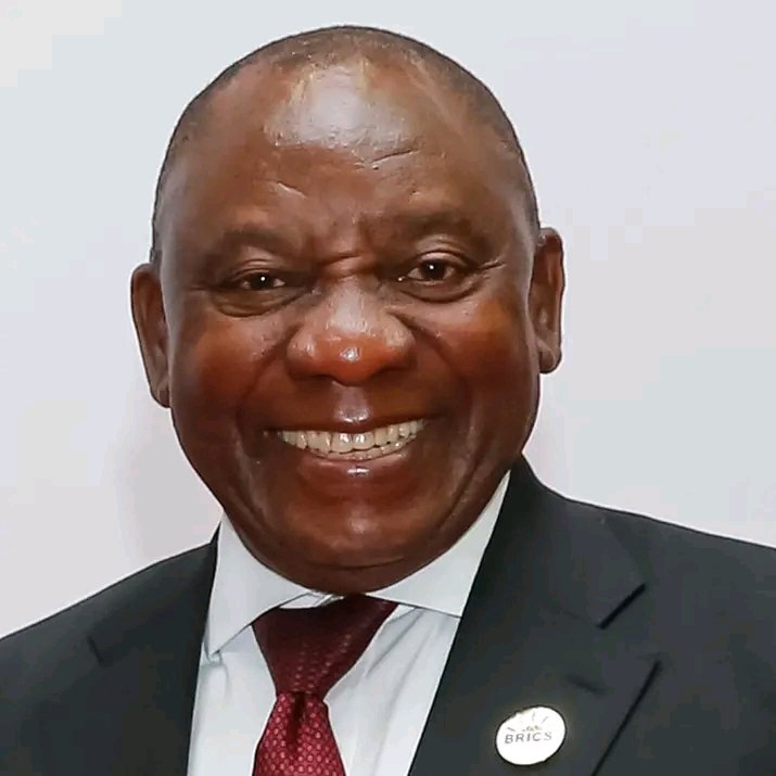 Diegochuene's tweet photo. Hit like if you agree he's useless #RamaphosaVSZuma  #Loadshedding https://t.co/yKZF21w9PQ