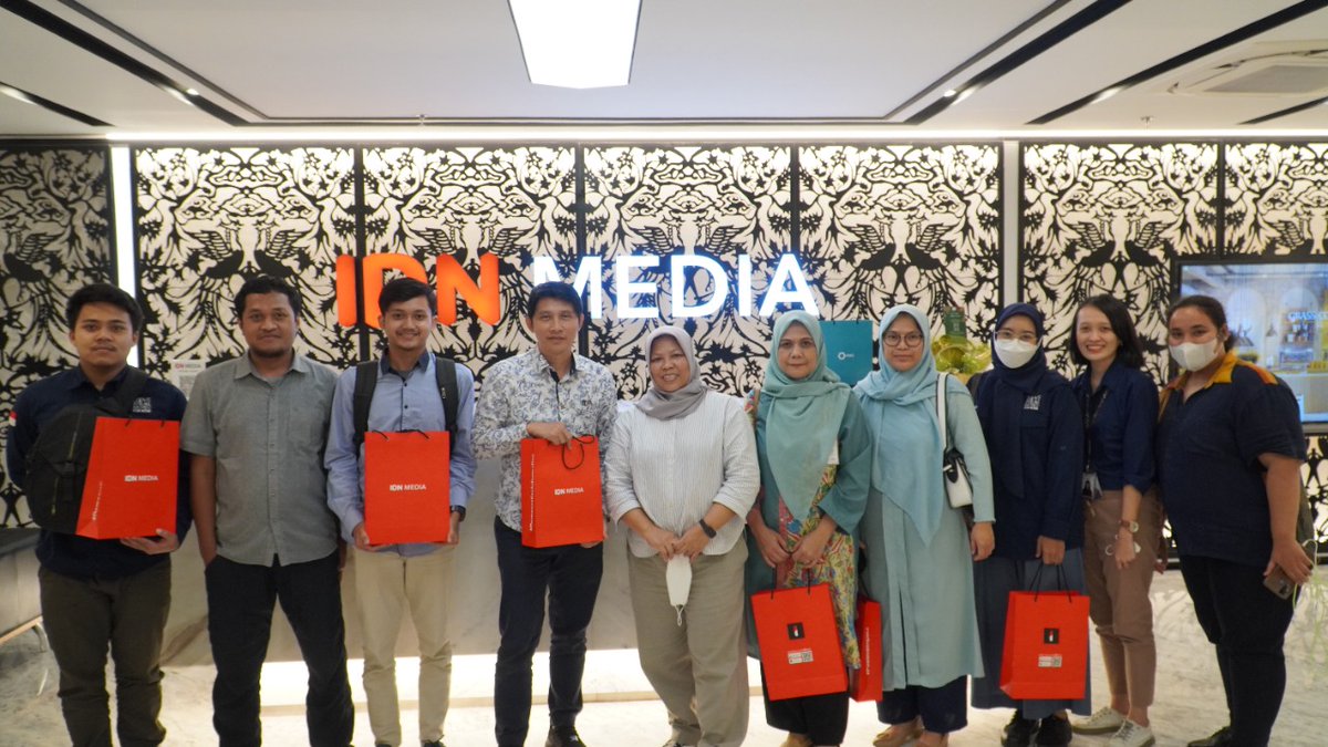 khuddamID's tweet photo. Perwakilan Pemuda Ahmadiyah mengunjungi Redaksi IDN Times di Kantor IDN Media HQ Kamis, 12 Januari 2023. https://t.co/Lzx1Zequw2