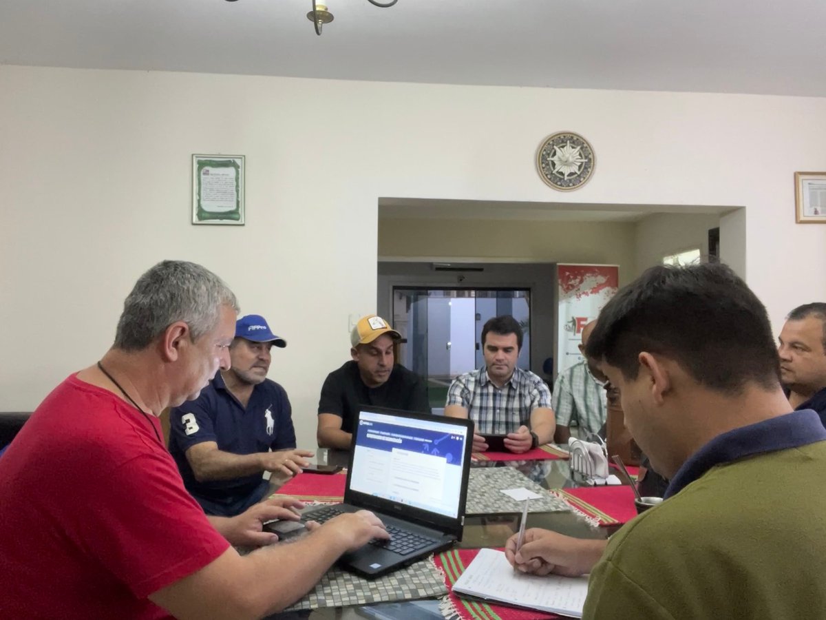 FIFProAmerica's tweet photo. Acompañando a nuestros compañeros de @FAParaguay en la elaboración de su MDAS 2023. En esta visita también nos enteramos de sus ambiciosos proyectos educativos y de infraestructura. 

Gracias por recibirnos 💪🏽 https://t.co/tby9cWmJ4B