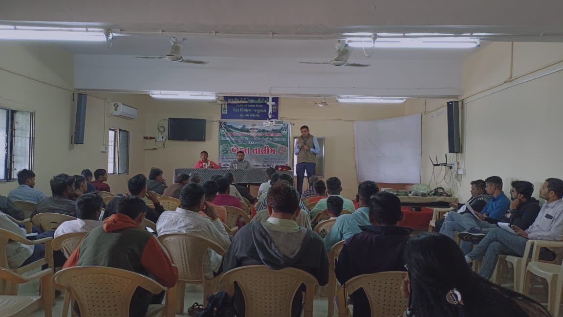 GS_Mandal_CU's tweet photo. Farmer training jetpur pavi ⁦@Guj_Gramsevak⁩ ⁦@CMOGuj⁩ ⁦@RaghavjiPatel⁩ ⁦@collectorcu⁩ ⁦@GujAgriDept⁩ https://t.co/pycghADP0O