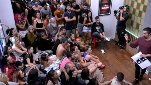 A internet assim tendo que assistir o Encontro só para ver os primeiros anunciados do #BBB23 #casadevidrobbb23 #BigDay