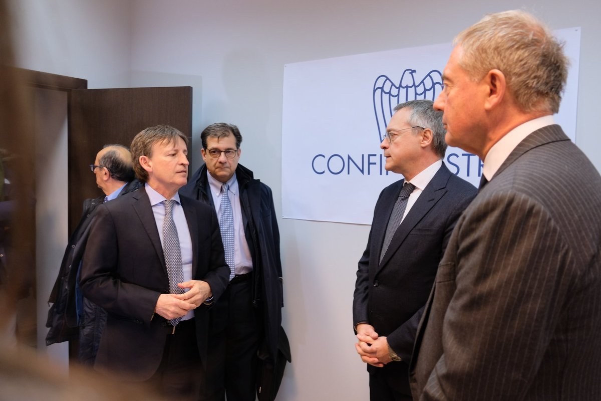 Oggi #12gennaio Confindustria inaugura la sede di rappresentanza a #Kiev,dando seguito alla firma del Memorandum of understanding siglato il #21giugno. 

@CarloBonomi: “L’#industria italiana garantisce il proprio impegno al popolo ucraino nella ricostruzione del #Paese".
