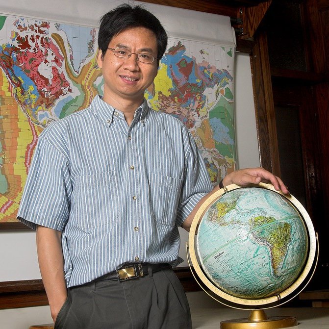 Xiaodong Song of @PKU1898 recalls college @USTCGlobal, thesis research on the core-mantle boundary @CaltechSeismo, inner-core rotation @LamontEarth, appointment @GeologyIllinois, and sustained focus on the lithosphere structure and tectonics of East Asia 

heritageproject.caltech.edu/interviews-upd…