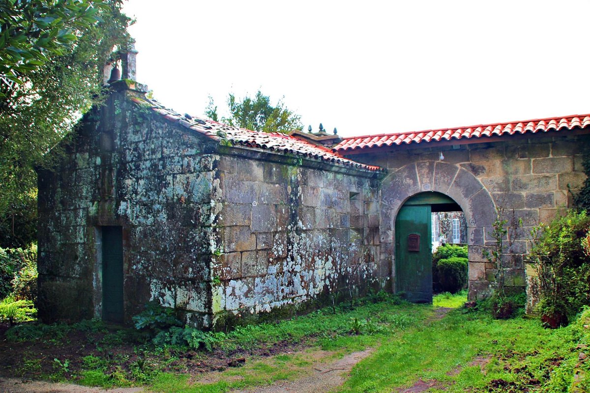 MOLDES
Unha parroquia de Boborás
Javier Torres, asociado
1/5 

..."Ao falar da parroquia de Moldes e da súa historia é inevitable facer referencia a fortaleza e burgo de Castro Cavadoso (finais do s. XII - principios do s. XIII) 

#Moldes Abrimos fío👇