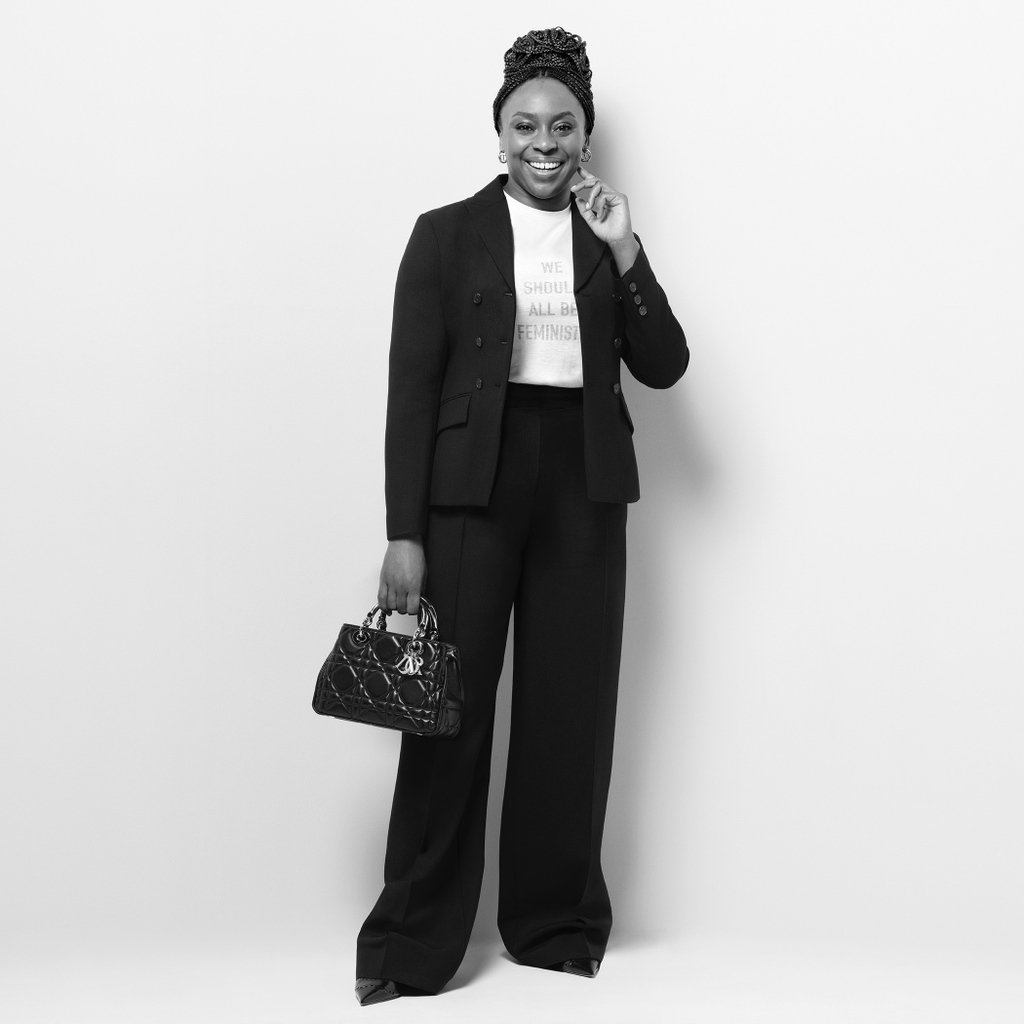 Dior's tweet photo. As the first woman chosen to represent the #DiorLady9522 by Maria Grazia Chiuri https://t.co/X92D8Xp6R4, the author @ChimamandaReal epitomizes the must-have bag's contemporary identity. Stay tuned for her enlightening opinions on this creation and more.
© Brigitte Lacombe https://t.co/aptl7WvAb2