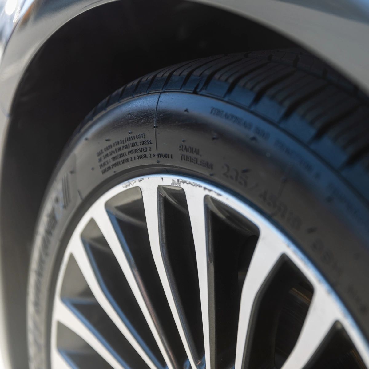 HyundaiAVL's tweet photo. Checking your tire pressure only takes a couple of minutes, and it can possibly save you some money down the line. Properly inflated tires increase your fuel efficiency, may last longer, and decrease the chance of a blowout. https://t.co/K2gSPqySwq