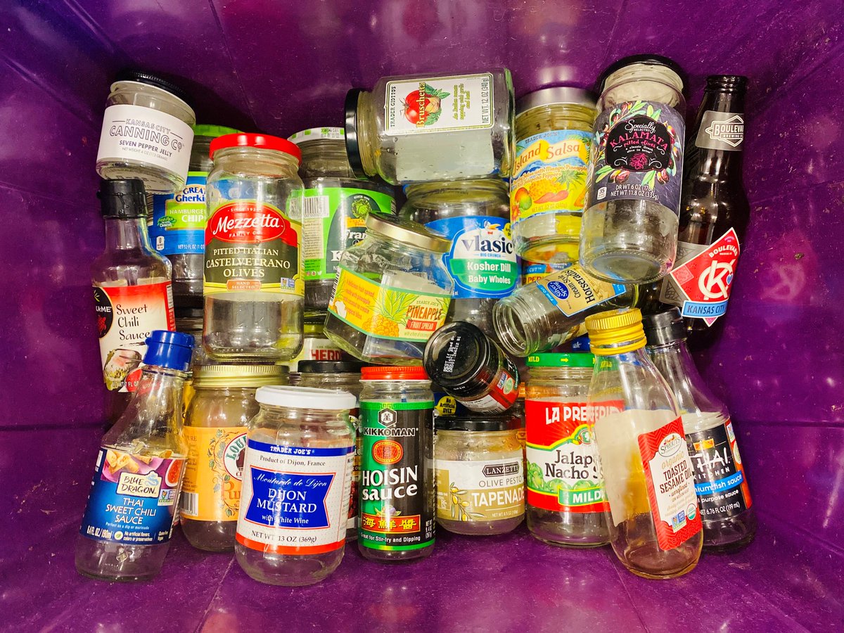 Your recycling bin might not overflow with beer and wine bottles, but we bet you have some glass in your fridge or pantry! The bottles and jars deserve a second life, too; make sure they get recycled.♻️⁠