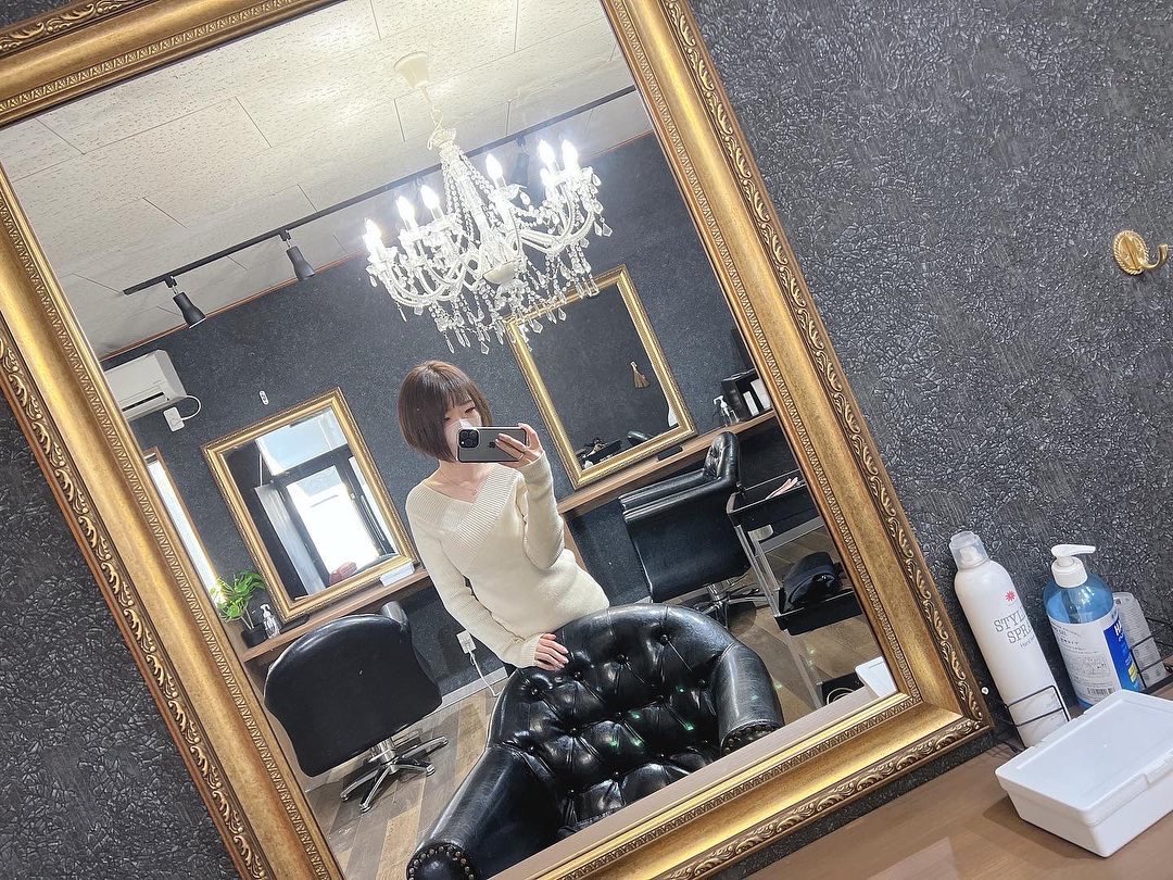_mai07_'s tweet photo. HAIR GARDEN Nerine୨୧⋆*
⁡
月1で髪のメンテナンス◡̈*.。
⁡
毎回担当美容師さんに全てお任せ！笑
⁡
美容院行った後は毎回職場で褒めて貰える·͜· ♡
⁡
早くて安くて可愛くして貰えるって素晴らしい*♬೨̣̥
⁡
#hairgardennerine #nerine #美容院 https://t.co/Nv9rW3f7n4