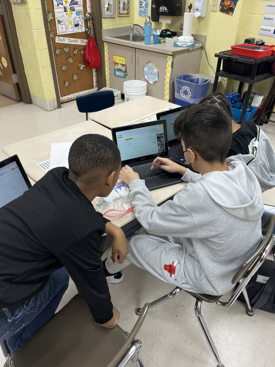 MrsEstand's tweet photo. 5th and 2nd grade buddies were creating posters and slideshows as we freshen up on the behavior expectations! #han123 #d123 https://t.co/k7Lex6JP0W