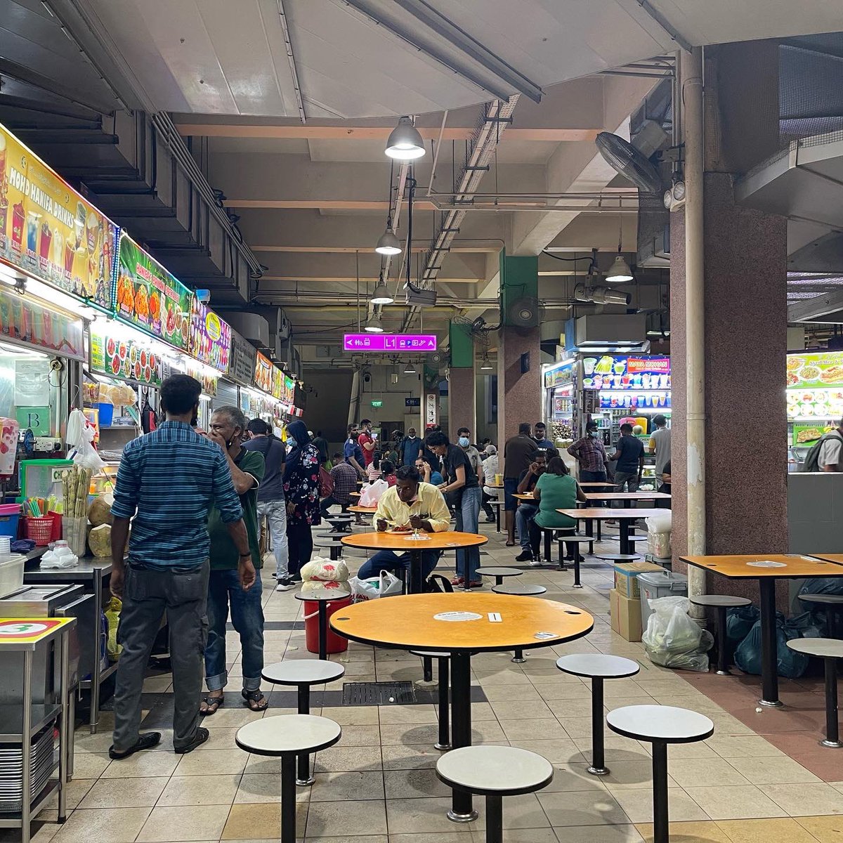 norlinkarim's tweet photo. Was in Little India &amp; had naan &amp; murtabak at the hawker centre. Brought back memories of taking my sweet friend @TannieFan eating &amp; shopping here. Hope you can visit Singapore again some day with our #WAPmembers 🙏🙏 https://t.co/1TQmWM2tMr