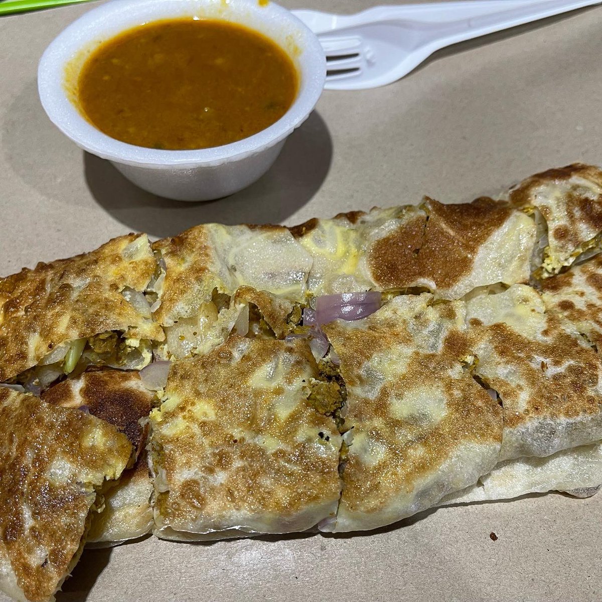 norlinkarim's tweet photo. Was in Little India &amp; had naan &amp; murtabak at the hawker centre. Brought back memories of taking my sweet friend @TannieFan eating &amp; shopping here. Hope you can visit Singapore again some day with our #WAPmembers 🙏🙏 https://t.co/1TQmWM2tMr