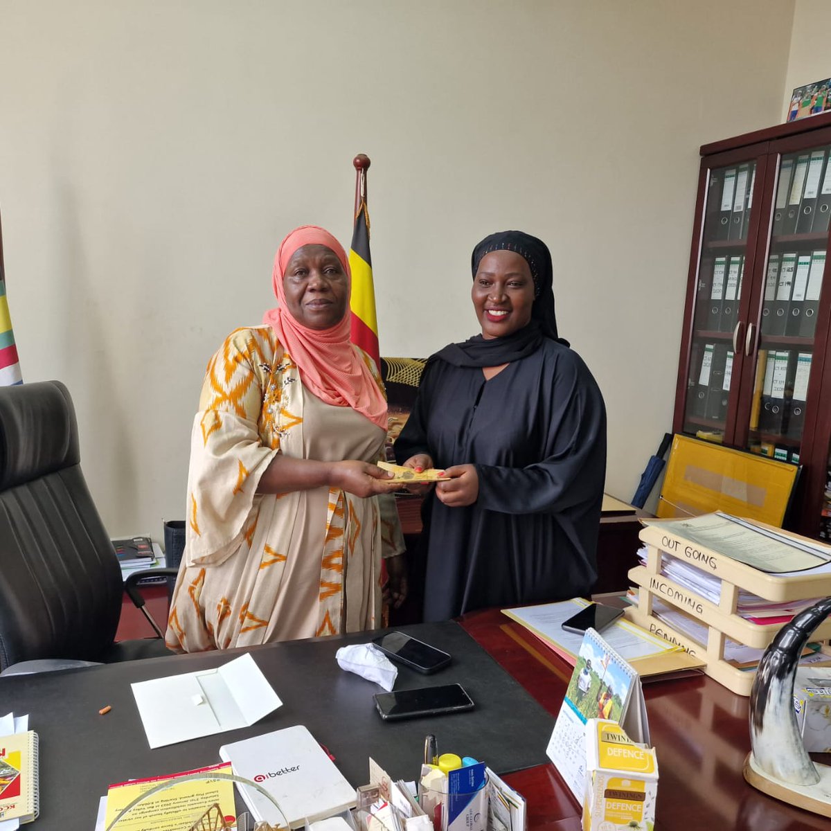 AishaFlyFilms's tweet photo. I today received this token from @HajjatMinsa as part of her promise to support the film sector and performing arts saccos through her delegete @sarahkanyike at Hotel African late last year #PresidentGeneral @pearlwoodug We are very grateful Hon. Min. @KabbyangaB @NamuwengeRita https://t.co/WJIEFD4yME