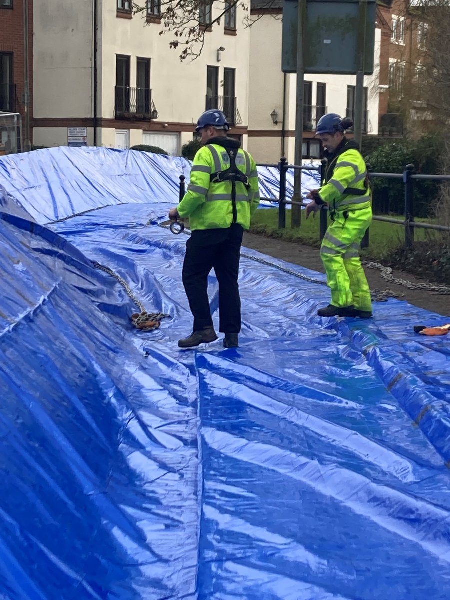 The <a href="/EnvAgencyMids/">Environment Agency Midlands</a> #Worcestershire field team have now covered Phase 1 at Beales Corner #Bewdley with the membrane and secured with chains this morning, Phase 2 in Kidderminster road is to be deployed from 19:00pm this evening <a href="/WorcsTravel/">Worcs County Council Highways & Travel</a> <a href="/bewdleytc/">Bewdley Town Council</a> <a href="/WyreForestDC/">Wyre Forest DC</a>