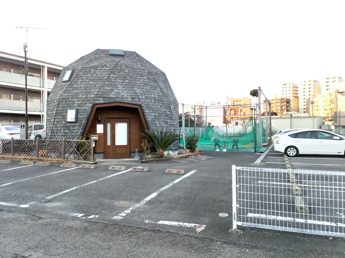 InselMit2Kinder's tweet photo. Tessa hat mich ein bisschen durch die Gegend geführt, wir haben an derselben Uni studiert, zur selben Zeit, sind uns aber erst jetzt in Tokyo bewusst begegnet. Tessa Seite bietet quasi alles, was man wissen muss, wenn man in Japan Urlaub machen möchte. https://t.co/rAaatPHknR