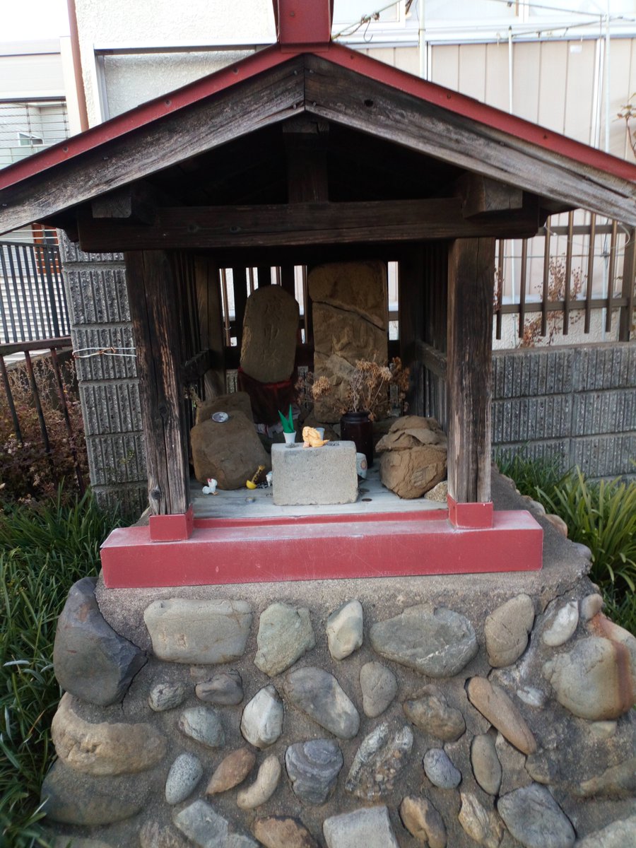 InselMit2Kinder's tweet photo. Tessa hat mich ein bisschen durch die Gegend geführt, wir haben an derselben Uni studiert, zur selben Zeit, sind uns aber erst jetzt in Tokyo bewusst begegnet. Tessa Seite bietet quasi alles, was man wissen muss, wenn man in Japan Urlaub machen möchte. https://t.co/rAaatPHknR