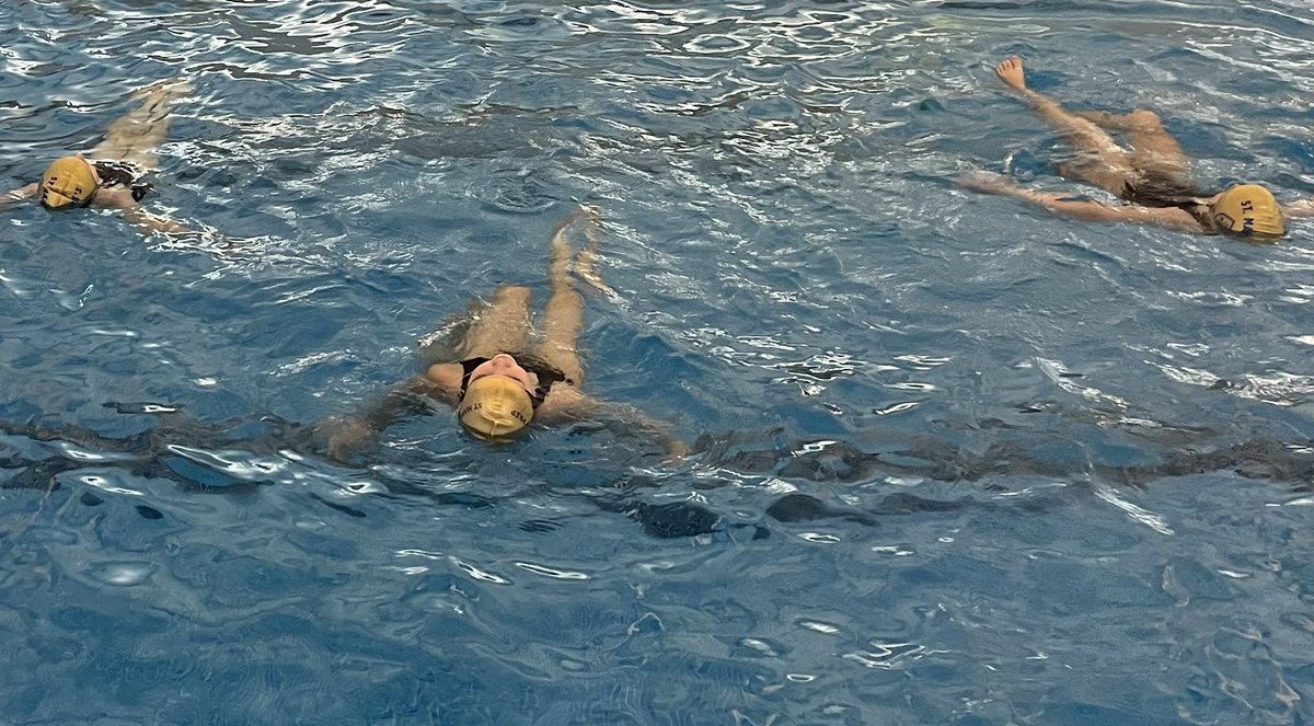 StMargs_Sport's tweet photo. In @StMargaretsPrep swimming lessons this term, the focus is on water confidence and personal survival skills. Today our @StMargs_Year5 children were challenged in sculling activities. #StMargsSwimming #sculling #lifesavingskills #torpedosculling #swimmingisfun https://t.co/2d6ol0bAbr
