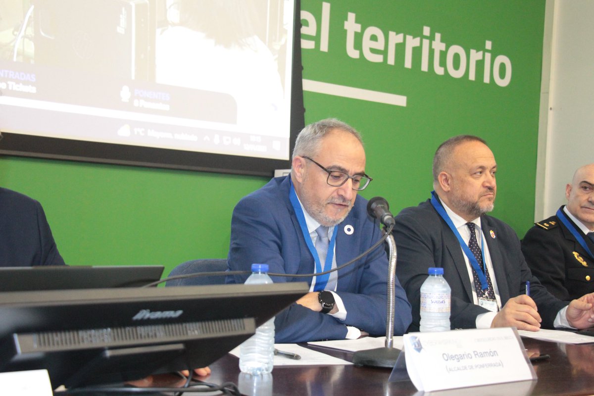 PSOEPonferrada's tweet photo. 🧑🏻‍💻🔐CyberWorking convierte a Ponferrada en referente en materia de ciberseguridad.
 
🗣️El Alcalde,@OlegarioRamon,inauguró hoy este taller práctico dirigido a estudiantes de informática,profesionales del sector,representantes de empresas y público interesado por la ciberseguridad. https://t.co/40LlJqbkGJ