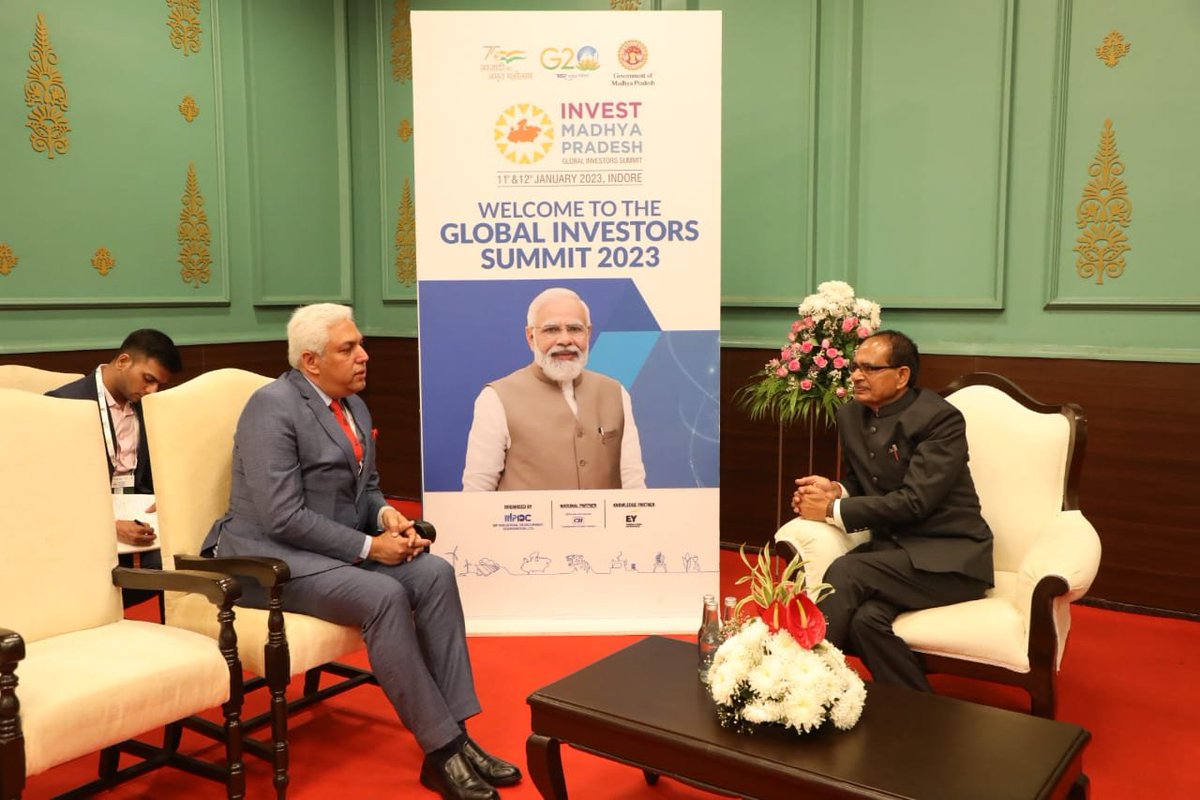 MPIDC's tweet image. The Group Head-Corporate Affairs Mr. @AmitAmitkrsingh of @asianpaints met Chief Minister Shri @ChouhanShivraj at the Global Investors Summit 2023 in Indore and discussed Investment Opportunities in Madhya Pradesh