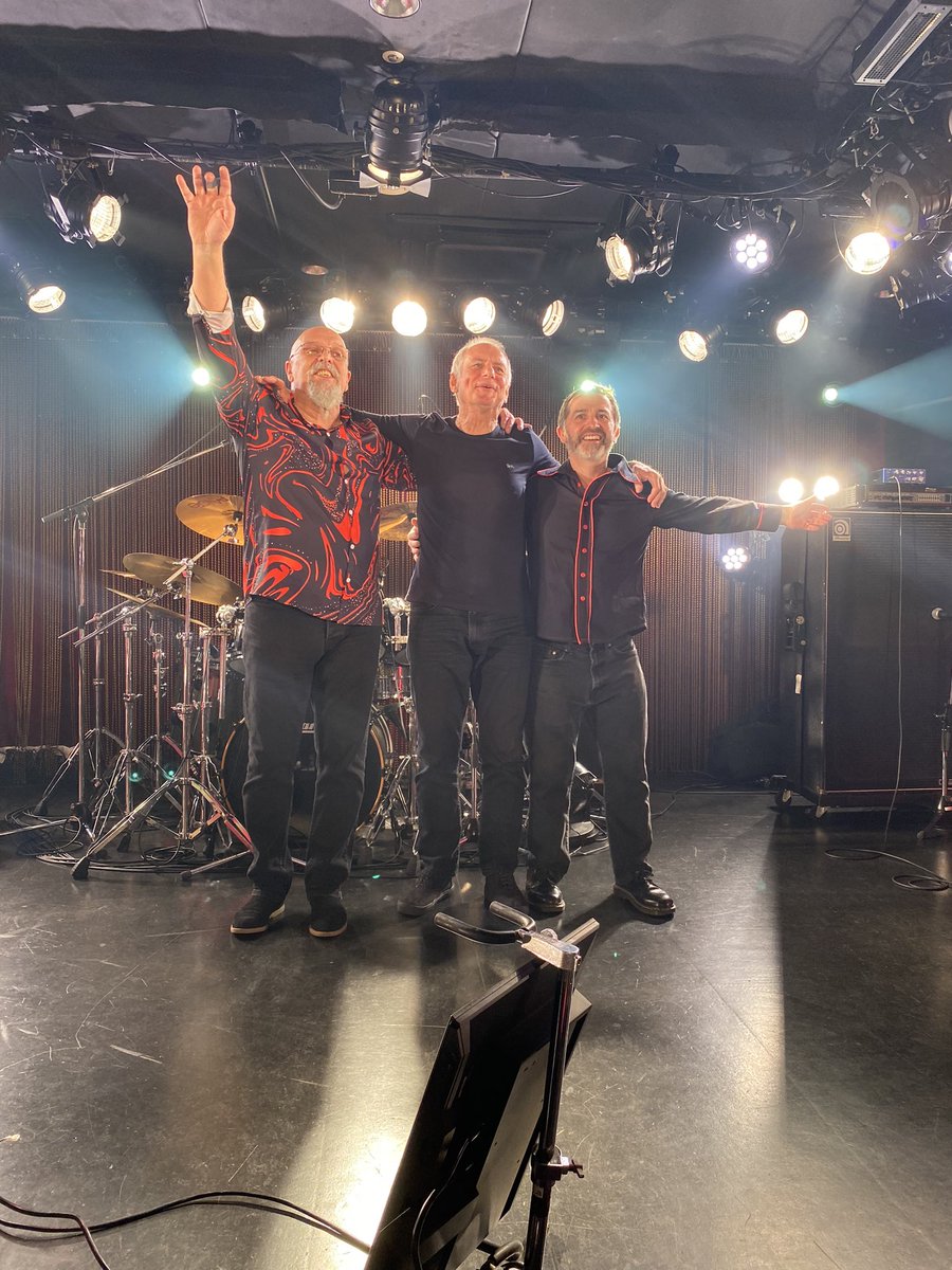 takemas13928201's tweet photo. 自分にとってXTCは大切なバンド。今回EXTCのライブで、昔から大好きだった曲の数々に接して、心の底から感動した。ずっと好きでよかったと思った。
今後のライブではXTCの曲に加えてオリジナルも取り上げるようだ。引き続き応援していきたいと思う。
#EXTC #XTC #TerryChambers #下北沢ShangriLa(3/3) https://t.co/NGlPhISGGL