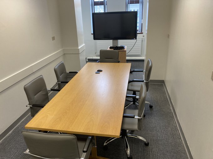 AFBILibrary's tweet photo. The Newforge Library Meeting Room is looking good today - it's a great space for small meetings and teleconferencing. Come and take a look if you are interested in using the space. #AFBIScience #AFBIResearch #AFBILibrary @AFBI_NI https://t.co/7abIUvudOX