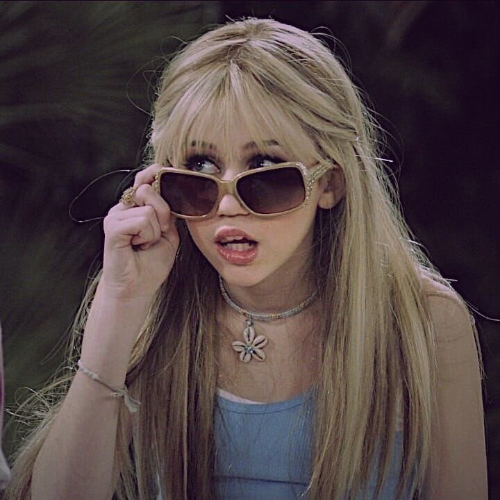 EastHighLyrics's tweet photo. ⠀ ᨳ 𝐓𝐇𝐑𝐄𝐀𝐃 𝐃𝐄 𝐈𝐂𝐎𝐍𝐒
- 𝗡𝗔̃𝗢 repitam!
- Icons da série, SEM ICON DO FILME. E evitem tons de verde. 
- Pode ser ela de Miley ou Hannah, escolha de vocês. 

⠀ ∙ 𝗗𝗔𝗦 𝗔𝗗𝗠𝗦 https://t.co/1SdaW22Unn