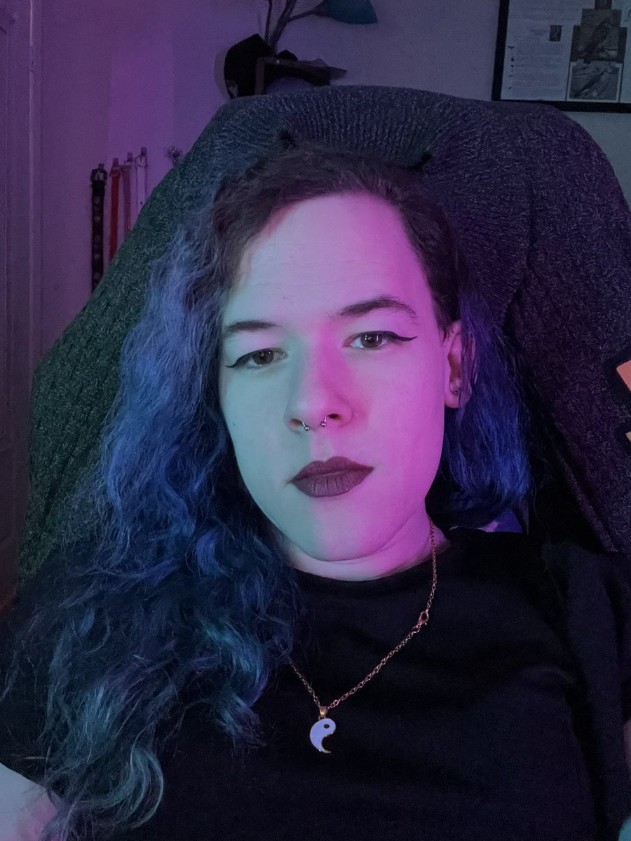 SychStar's tweet photo. @BellaRizinti ‘Morning! My name is Sybil (L, T and A) and I tend to post selfies now and again, leave semi-clever replies to things and retweet cute art, LGBTQ+ content and geek shite. 💫 Oh, and stream Pokémon Violet, with other games planned in the future! https://t.co/85k35FmEhI