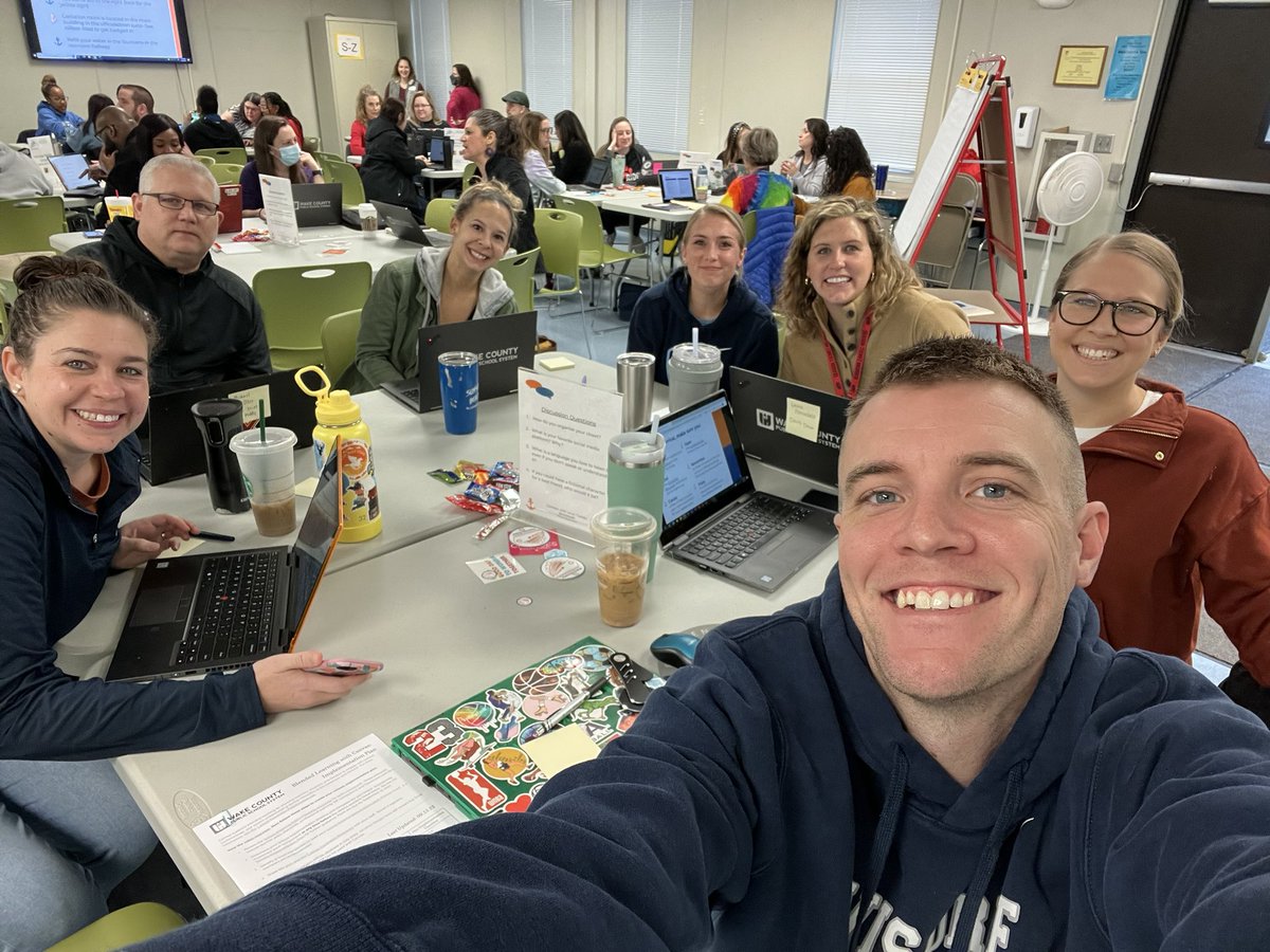 The @DDMSBuzz Canvas Crew is ready to board the ship 🛳️ ALL ABOARD!! #CanvasCrew #WonderWake