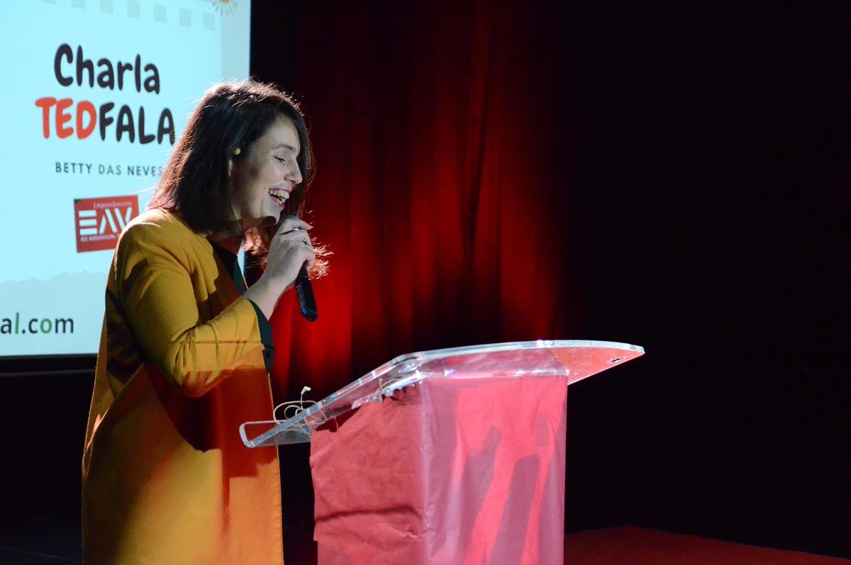 As xornadas "TED Fala" da #auladeemprendemento do Eav permiten conectar aos estudantes con profesionais do sector. Estas charlas motivacionais contaron co apoio institucional da delegada da Xunta en Vigo, o alcalde de Vigo e o xefe territorial de Educación de Pontevedra@FPGalicia