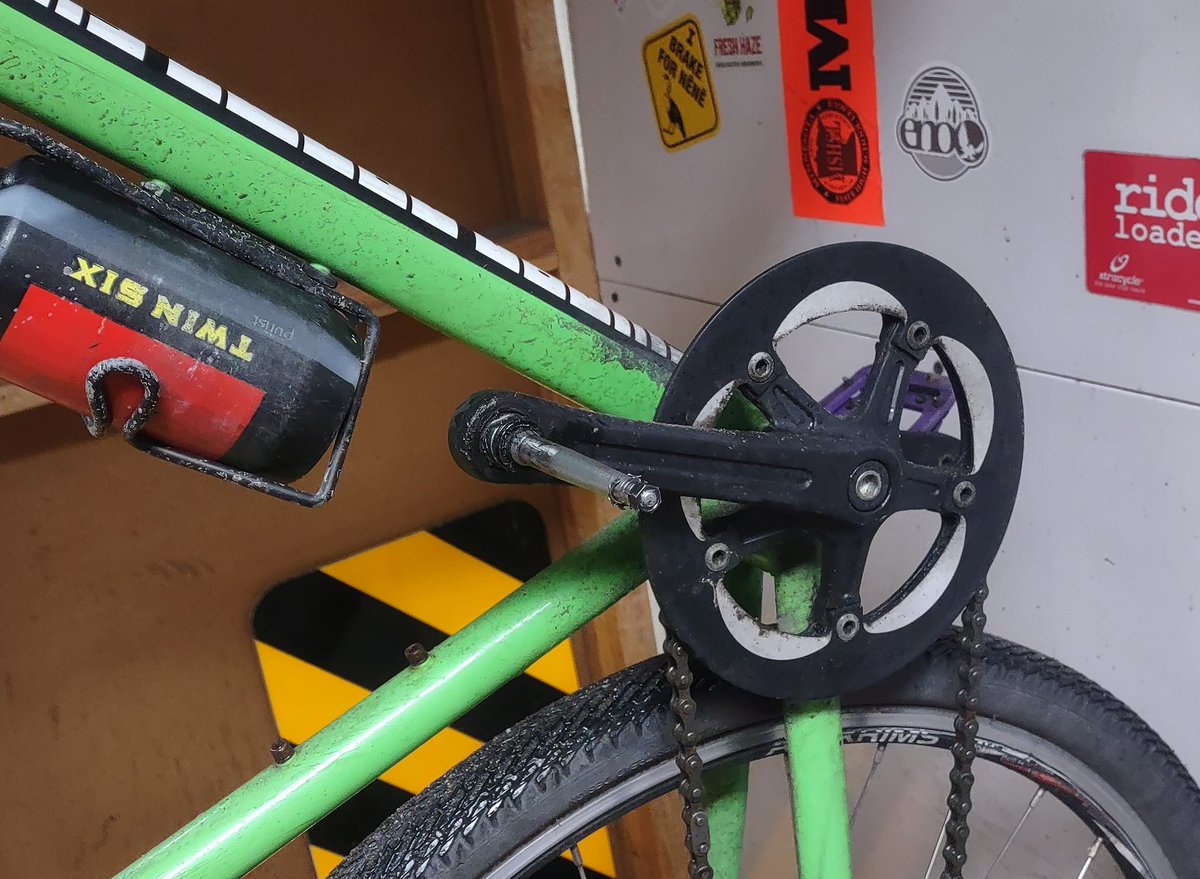 mplstvguy's tweet photo. So this happened on my #bicyclecommute this morning. Had to decide between turning around to get another bike (and being late) or pedaling pedal-LESS for 5 miles.
I wasn't late.
If anyone in downtown Minneapolis has a spare right pedal holler! https://t.co/2VGAZFW1wK