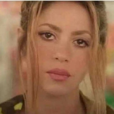 SuperH504's tweet photo. Shakira: Me da un pollo con tajadas y me le echa chile.
La señora que vende pollos: Qué piqué o que no piqué ? https://t.co/38WdcE7RRz