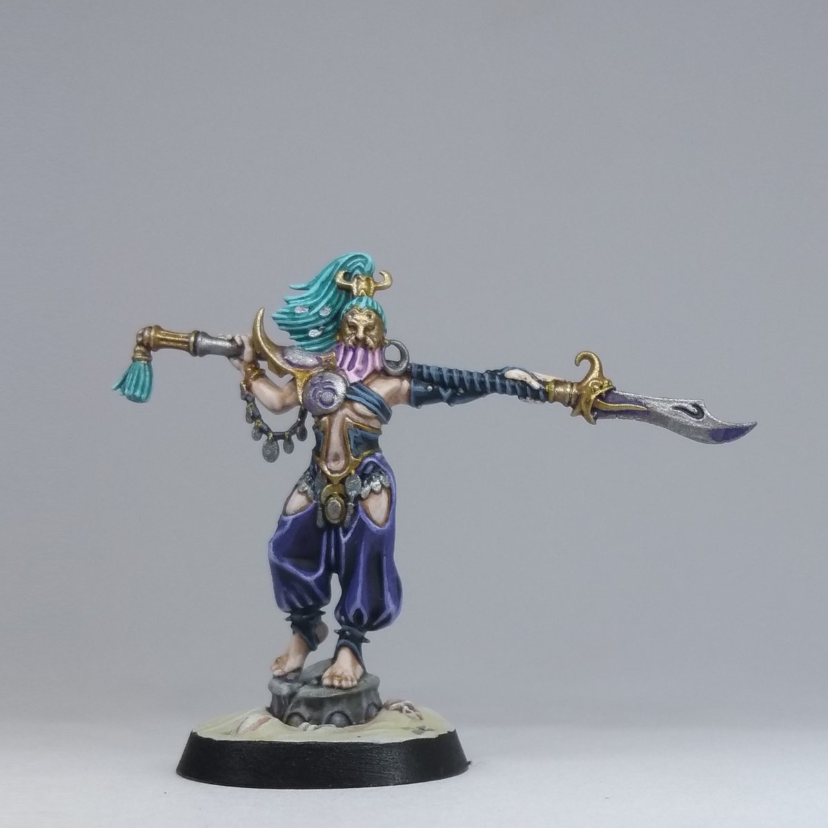 Glissete is always confident in her skills, and rightfully so. Indeed, few can match her agility and skill with the Slickblade Glaive. 

#WarhammerUnderworlds #Direchasm #WarhammerCommunity #Warmongers
