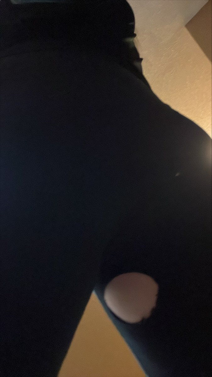 ASMRqueenanon's tweet photo. Good morning. Who wants to finish ripping these leggings? #nsfw #onlyfansgirl #milf https://t.co/G3wWWHD80o