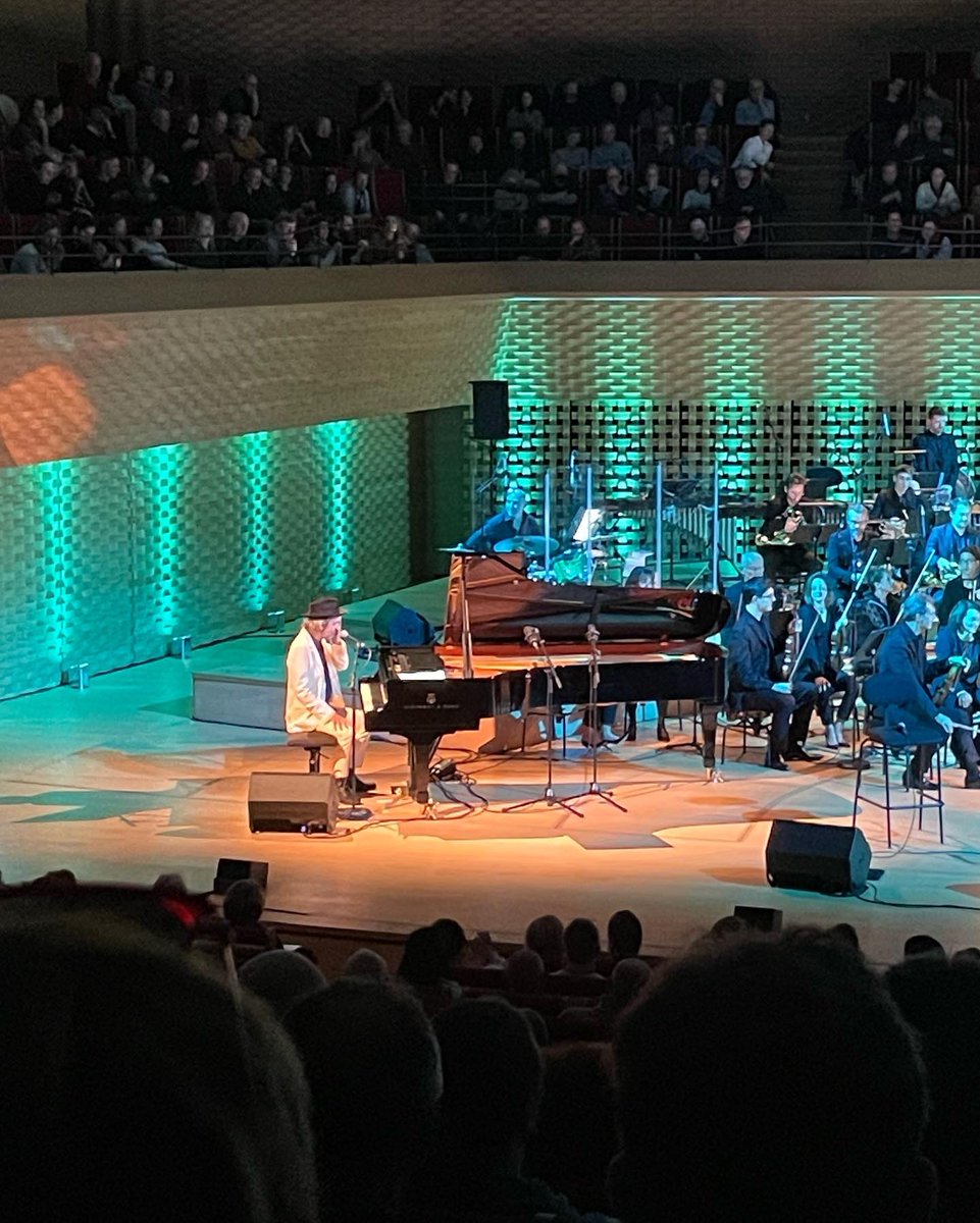 Benoit de Villeneuve (@bendevilleneuve) on Twitter photo Quand le rock, la poésie d <a href="/ArthurHofficial/">Arthur H</a> rencontrent la musique classique cela donne un sublime concert à la Seine musicale d <a href="/ArthurHofficial/">Arthur H</a> accompagné par <a href="/OPasdeloup/">Orchestre Pasdeloup</a> dirigé par <a href="/julubu1/">Julien Benichou</a>. <a href="/AwaLy/">Awa Ly</a> #music #lavie Quand le rock, la poésie d <a href="/ArthurHofficial/">Arthur H</a> rencontrent la musique classique cela donne un sublime concert à la Seine musicale d <a href="/ArthurHofficial/">Arthur H</a> accompagné par <a href="/OPasdeloup/">Orchestre Pasdeloup</a> dirigé par <a href="/julubu1/">Julien Benichou</a>. <a href="/AwaLy/">Awa Ly</a> #music #lavie