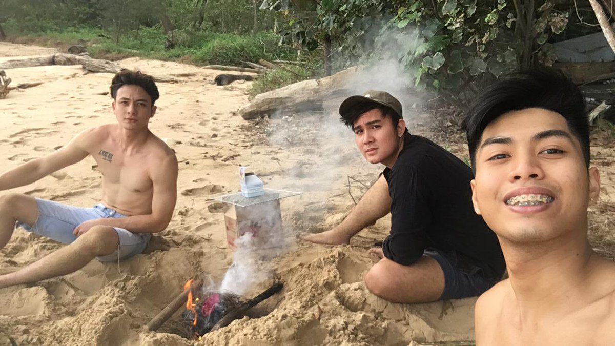 optimumpapi's tweet photo. Beach dogs https://t.co/uVcGD5AGU9