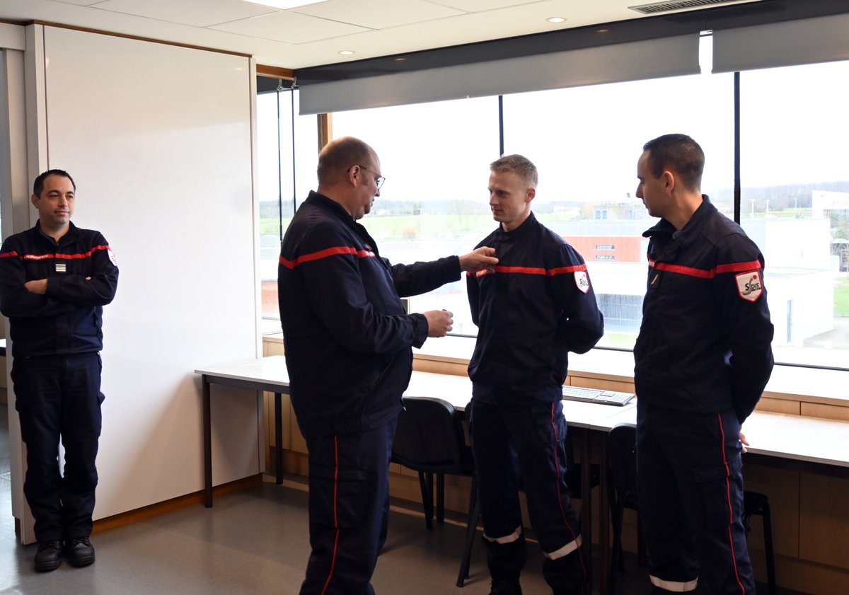 sdis01's tweet photo. 👏👏 à nos nouveaux lieutenants !

Nomination du lieutenant 1ère classe Thomas MONARD

Recrutement du lieutenant 1ère classe Lucas FALCO https://t.co/weDBBs5FNU
