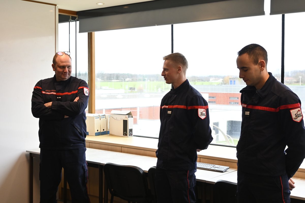 sdis01's tweet photo. 👏👏 à nos nouveaux lieutenants !

Nomination du lieutenant 1ère classe Thomas MONARD

Recrutement du lieutenant 1ère classe Lucas FALCO https://t.co/weDBBs5FNU