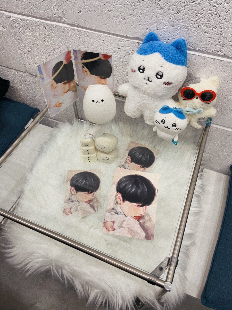 sunsetbringsjy's tweet photo. ∧,,,,,∧
(  ̳˙•  ̫ • ̳)
/    づ♡ 𝙎𝙪𝙧𝙥𝙧𝙞𝙨𝙚 𝙚𝙫𝙚𝙣𝙩
내일부터 카페 내부에서 @fleshnotbones 님의 캔버스를 구경하실 수 있어요ᰔ 눈으로만 감상 부탁드립니다! 또 주연이의 비온킹 그림 엽서를 전달받아 이벤트 기간동안 소량의 비온킹 엽서를 카페 내부에서 나눔합니다ᰔ https://t.co/xpikMkSZAH